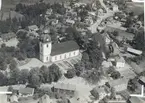 Flygfoto över Kristdala kyrka.