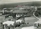 Flygfoto över Dalhem. Första bilden visar originalfotot, den andra den bild fotografen ville spara.