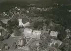 Flygfoto över Fagerhult med kyrkan.