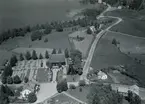 Flygfoto över Djursdala kyrka.