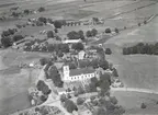 Förlösa kyrka sedd från luften.