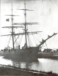 Bild på en brigg på Kalmar varv.