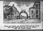 Mellan nya Teatern och Kockska huset reste sig den äreport, som byggts till ära för Carl XV, då han i september 1864 besökte Kalmar.