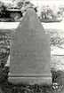 Grav utförd i röd kalksten på Gamla kyrkogården.

Höjd: 85 cm, bredd: 48 cm, tjocklek 7,5 cm.
Text:
