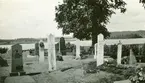 Gravvårdar från 1920-talet på kyrkogården i Järnforsen.