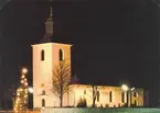 Söderåkra kyrka, även kallad Sofia Magdalena kyrka, med fasadbelysning juletid.