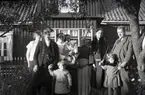 Anonym familj omkring 1930.