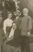 Ideströms i Neglinge.
Tyra, Axel, Gustaf Leonard.
Sittande: Anna Ideström.
