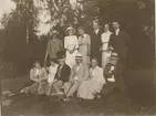 Johannesdagen 1913 i Färjestaden.

Stående från vänster: Frans Lidman, Elin Fornander, gift Lindblad, Elsa Lidman, Viktor Gullbrandsson ?, Alma Lidman och Axel Ideström.
Sittande från vänster: Lydia Fornander, Signe Bruun, Hanna Gullbrandsson, Viktor Gullbrandsson ?, Hanna Lidman och Frans Fornander.