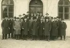 Läroverket i Kalmar, lärarekåren höstterminen 1916.
I främsta raden från vänster:
A. Rydberg, E. Hilldoff, R. Bendz, J. B. Lundberg, H. Ternblom, P. I. Lindvall, O. Ribbe, rektorn J. Lind, J. Nyblén, F. Mellander, L. Wistén, B. Anrep-Nordin, Hj. Möller, N. Lyckberg, S. Torell och John Bergvall.
Andra raden från vänster:
N. Alsén, Emilsson, B. Ekberg, Abel Helander, H. Grimlund, A. Ringholm, Å. Blomgren.
Översta raden från vänster:
S. Torgård, S. Svensson, S. Bergstrand, Ljunggren, C. E. Göransson.