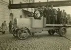 Brandchefsmöte i Kalmar 1915. Lastbil med människor på flaket.