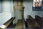Kyrkbänkar i Mortorps kyrka.