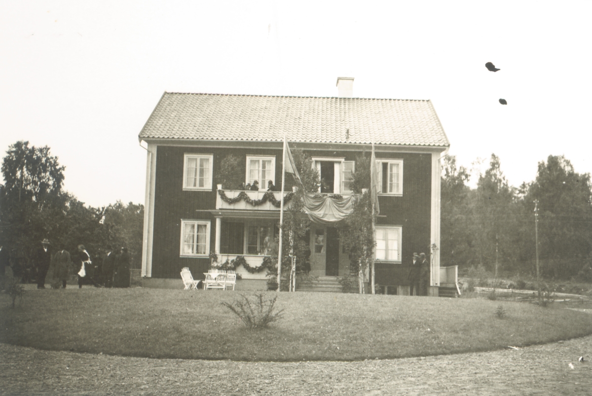 Ett dekorerat ålderdomshem. Det gamla ålderdomshemmet i Locknevi. Huset är än idag en del av Locknevi servicehus
