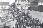 Demonstrationståg, troligen 1:a maj, på Stortorget i Kalmar.