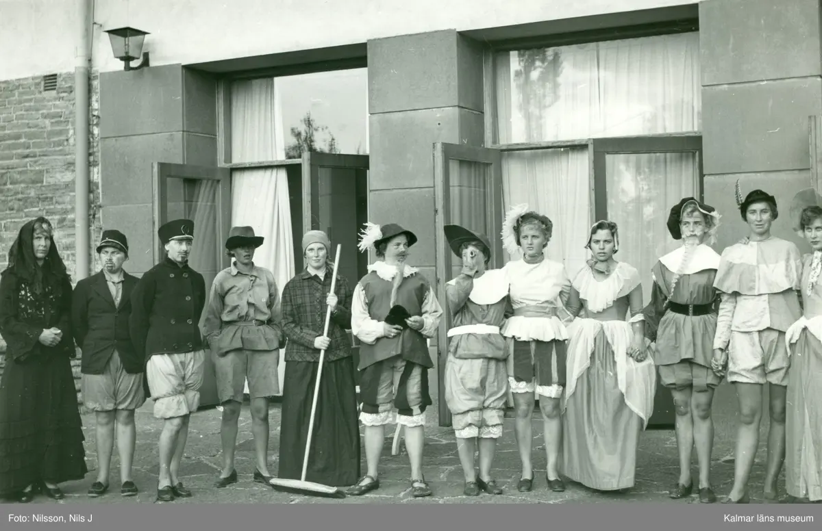 Elever - skådespelare vid kamratfesten 24 juli 1955 i  Molières "Den girige".