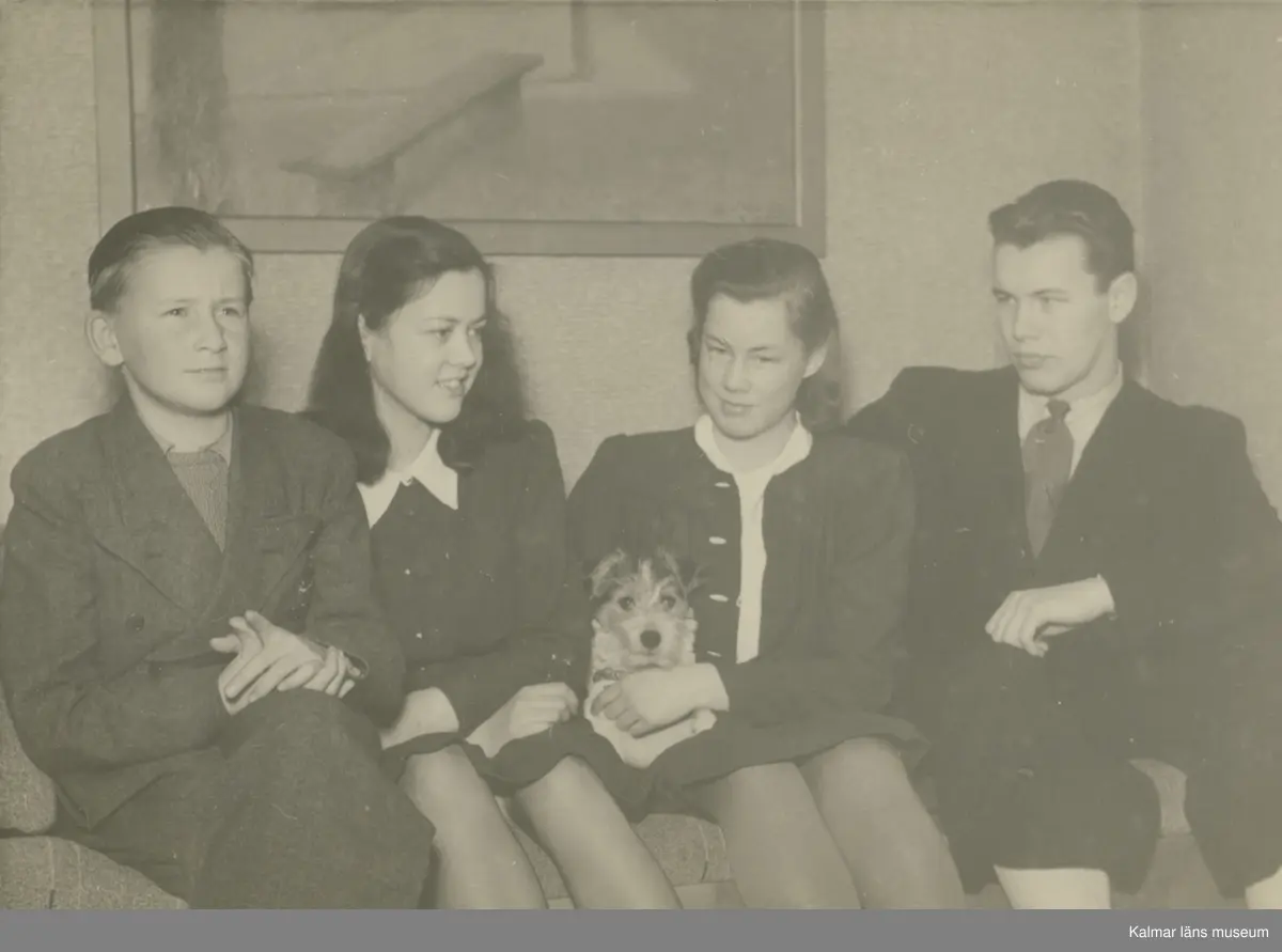 Sten, Barbro, Anna-Britta och Bo Lindell december 1942. Barn till Rut och Hugo Lindell

Rut född Morén.
(Birgittas Handarbetsaffär, S:a Långgatan.)