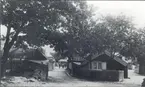 Bostadshus med fönsterlucka och staket på Gamla Kungsgatan i Kalmar.