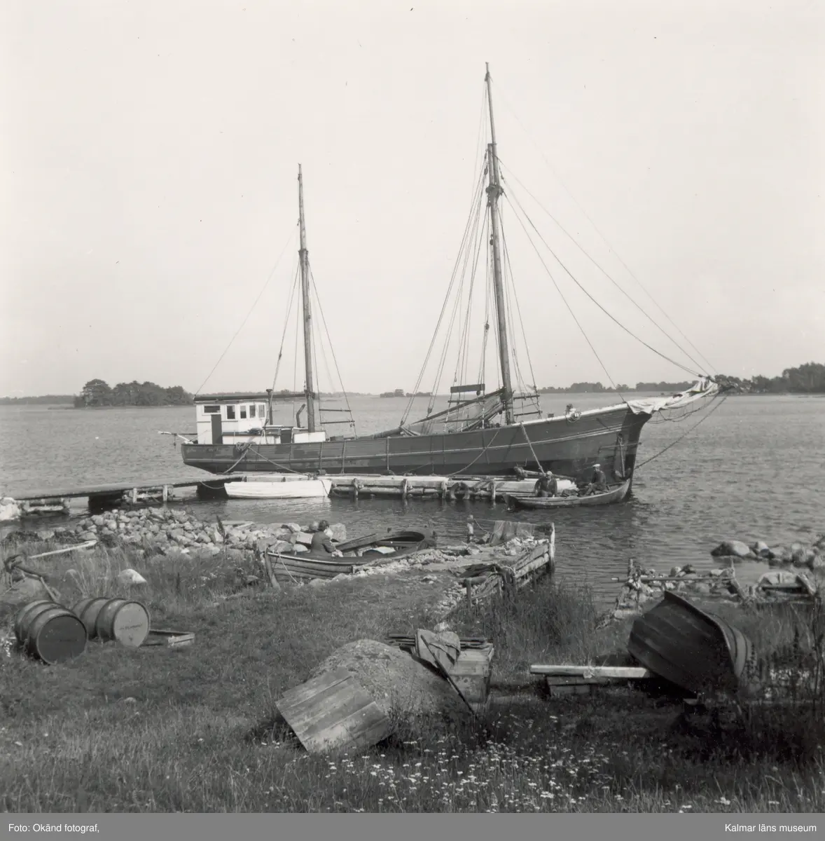 Amor av Ödängla, galeas liggande vid Björnö brygga, Mönsterås. Ägare  Johan Bernard Bohman, Ödängla.