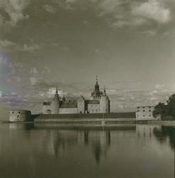 Kalmar slott från järnvägsbron.