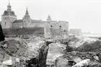 Utgrävning av mur mot Södra kyrkogården vid slottet.
Foto: den 20/11 1932