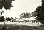 Norra Vägen, Skvallertorget, kvarteret Laken, Laxen och Rockan år 1908.