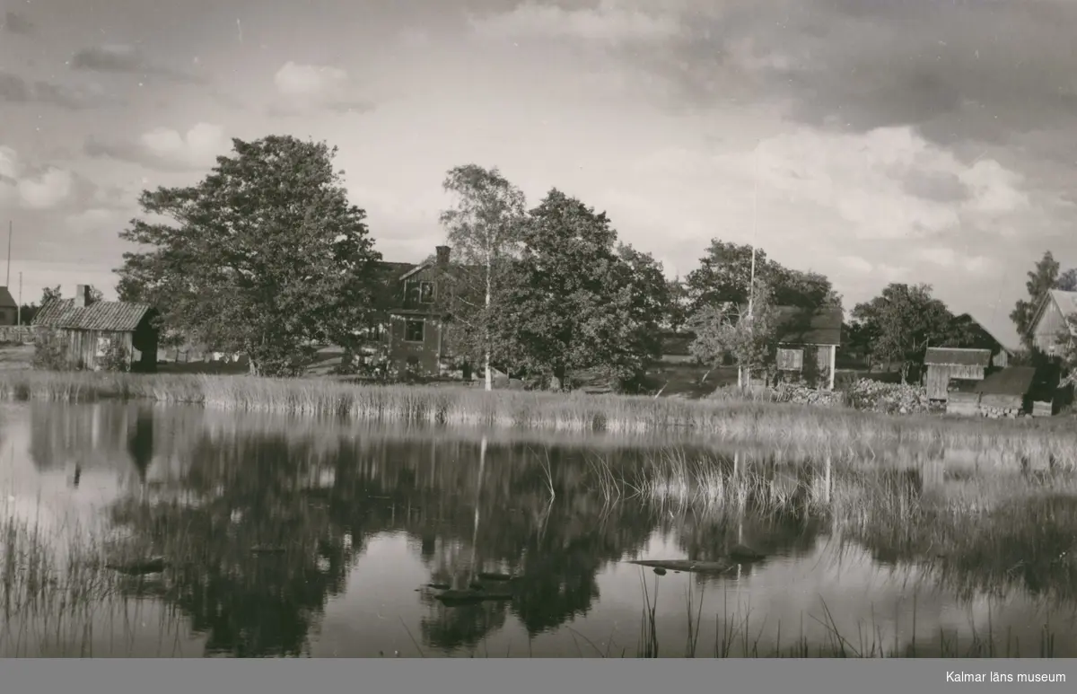 Millagården (Herman Karlssons), sedd från sjösidan.