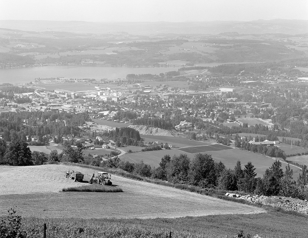 Utsikt mot Brumunddal fra Hangenholen, Hedmarkslandskap, Ringsaker.