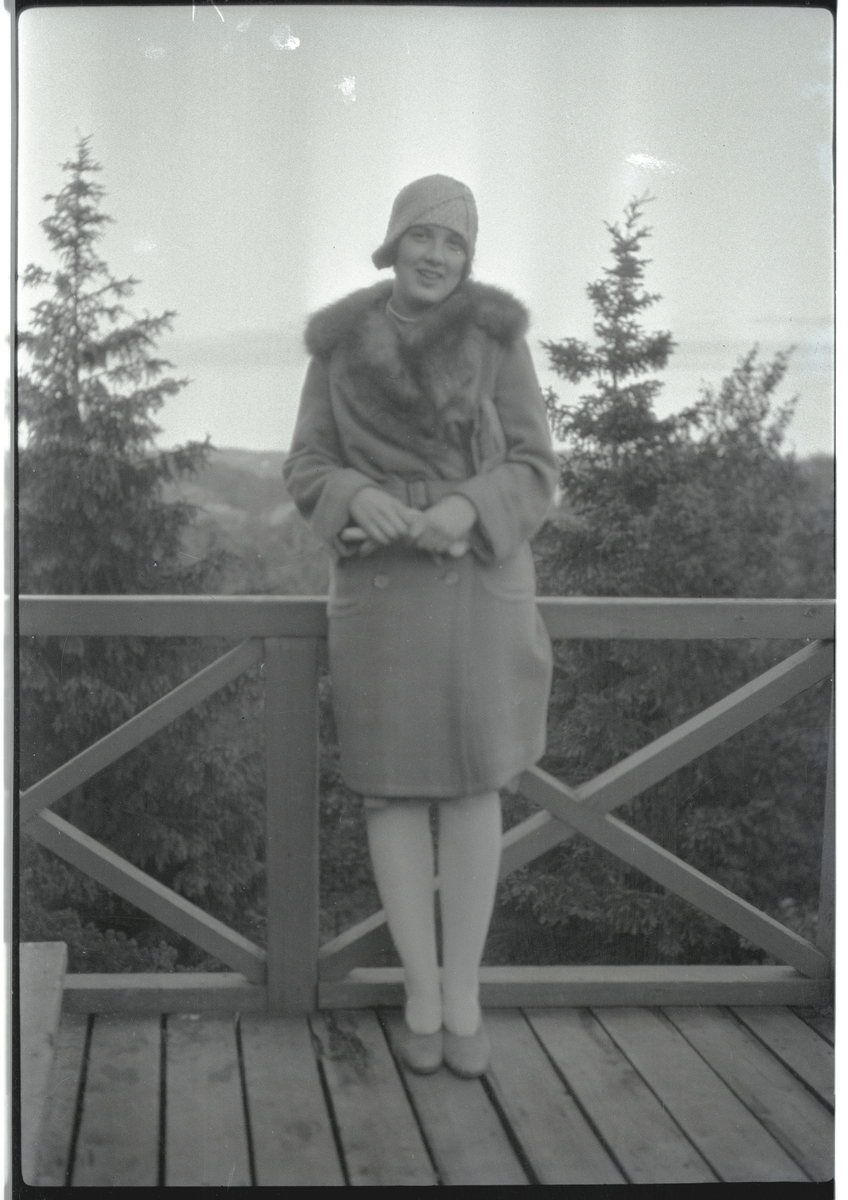 Kvinna, av Berger omtalad som "M. N.", fotograferad på Skansen 27 juni 1929