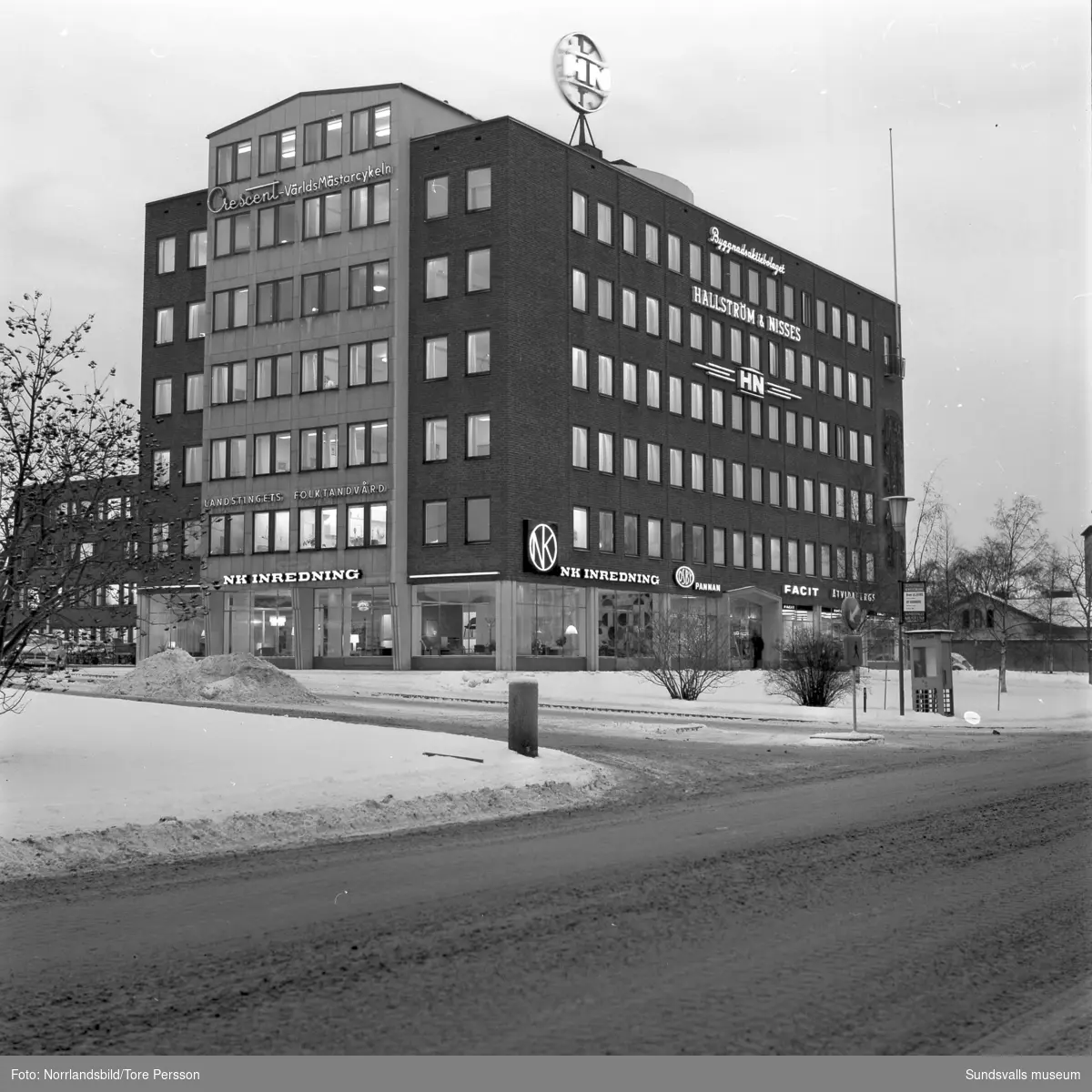 NK Inredning vid Landsvägsallén. Exteriörbild samt olika interiörer.