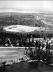 Flygfoto över soptippen i Norra skogen, Karlsborg. Samt del av bebyggelsen. Neg finns.