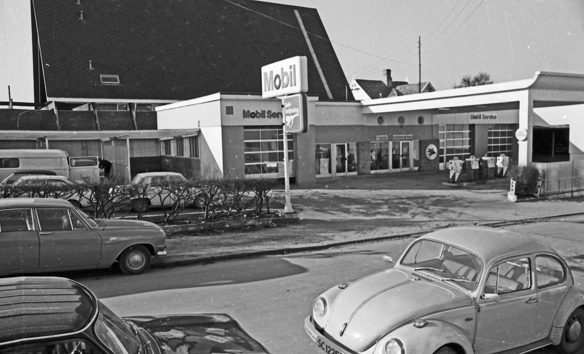 Bilforhandlere og utsalg i Haugesund. Aase-auto i Salhusveien (Toyota). Magnus Hope i Skjoldaveien (Saab) på Solvang. Solvang Motors AS (Renault) i Skjoldaveien på Solvang. Mobiltanken i Øvregaten. Shell i Grindesvingen.
