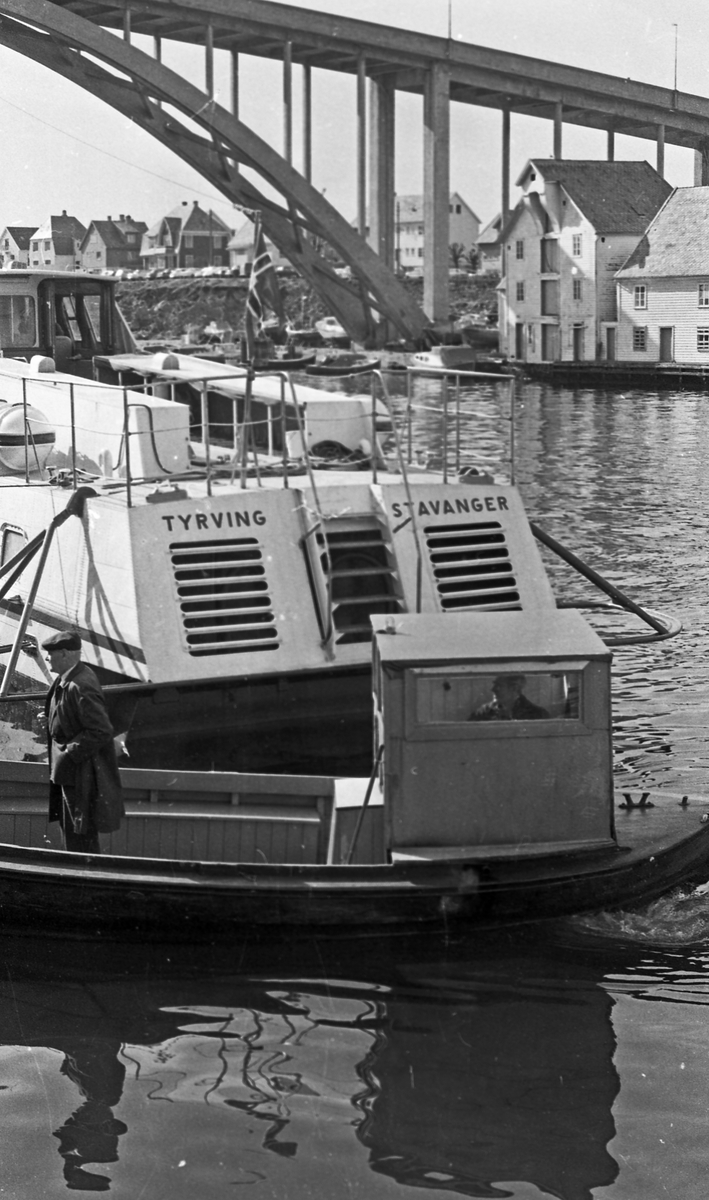 Westamaranen "Tryving". Gjennom Karmsundet til Haugesund. Skipet ved kai i Haugesund.