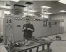 Kråks radiostation Karlsborg 1964.Montering av långvågssändare. Bo Johansson framför L52.