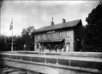 Mölltorps järnvägsstation år 1924. Förstoring 38 x 53 cm. Neg och glasneg finns.