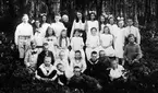 Karlsborgs folkskola klass 5, år 1919. Belägen vid järnvägen. Lärare fröken A Dunder och fröken Gerda Dahlin. Neg finns. För namn se bilaga till 52197.