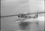 Torpedflygplan av typ Heinkel HD 16 (T 1 i Flygvapnet), fotograferat i Malmö hamn 1929. Denna maskin med fpl-nr 221 (urspr. 21, från 1931 2121) var den andra av två som 1928 anskaffats till Flygvapnet, den utmönstrades 1939.