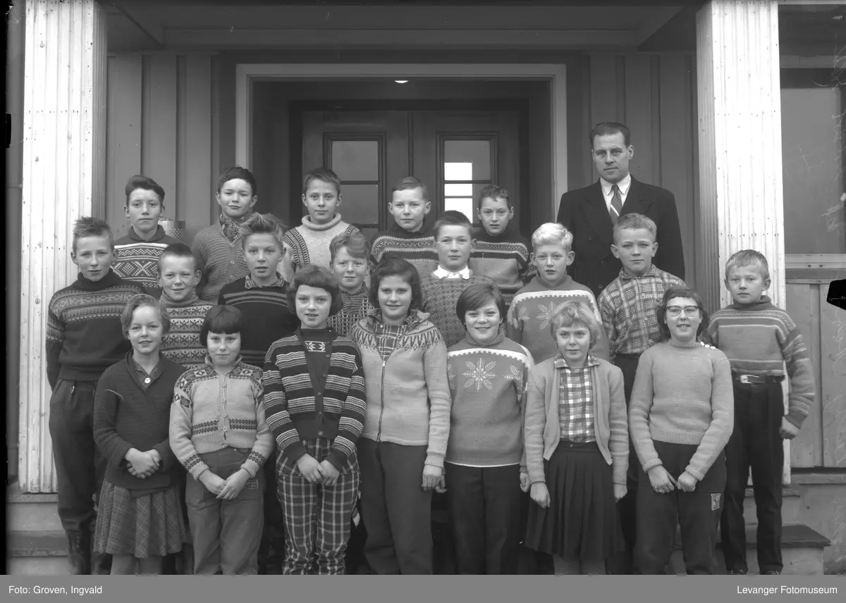 Skolebilde fra folkeskole, Reithaug skole i Åsen.