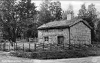 Strålestugan (Stråle-Björkmanstugan) Fräckestad, Undenäs.  Förstoringar 26 x 40 och 32 x 50 cm. Neg finns. Se även bilaga till 53124.