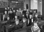 Karlsborg, Vätterskolan. 1:a klass år 1938, lärarinna Mabel Fondén. Namnlista se bilaga till 53127.