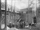 Karlsborg, teater-bio (godtemplarlokalen) här under uppbyggnad åren 1913-1914. Huset är nu rivet. Förstoring 30 x 40 cm. Neg finns.