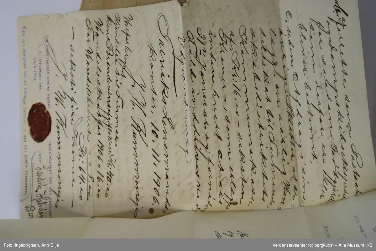 Form: 2 sammenstiftede folioark i original konvolutt
