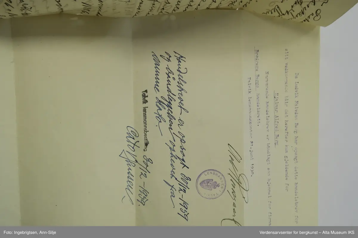Form: 2 sammenstiftede folioark i original konvolutt
