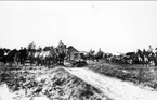 A 10, hästanspänt artilleri 10,5 cm kanon m/17 - uppbröstning efter skarpskjutning vid Selsendy 1927. Bilen en T- Ford. Neg finns.