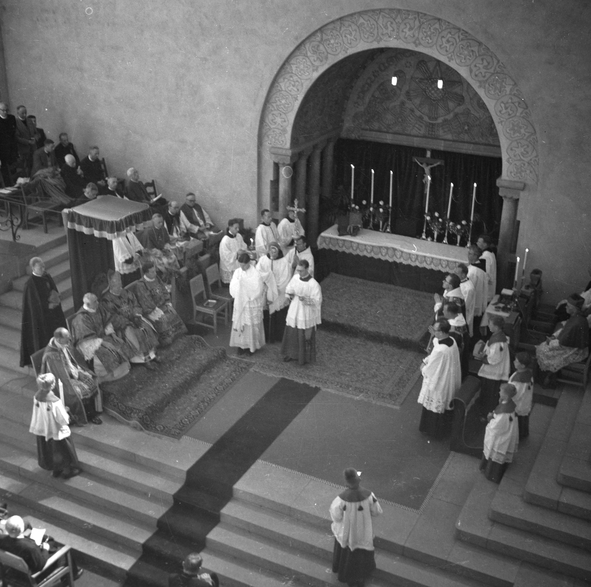 Kirkejubileet 1953. Katolsk gudstjeneste i Norges Tekniske Høyskoles aula