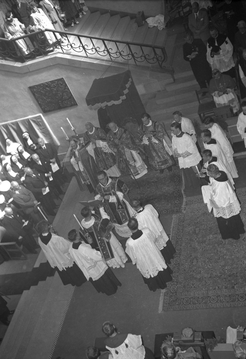 Kirkejubileet 1953. Katolsk gudstjeneste i Norges Tekniske Høyskoles aula