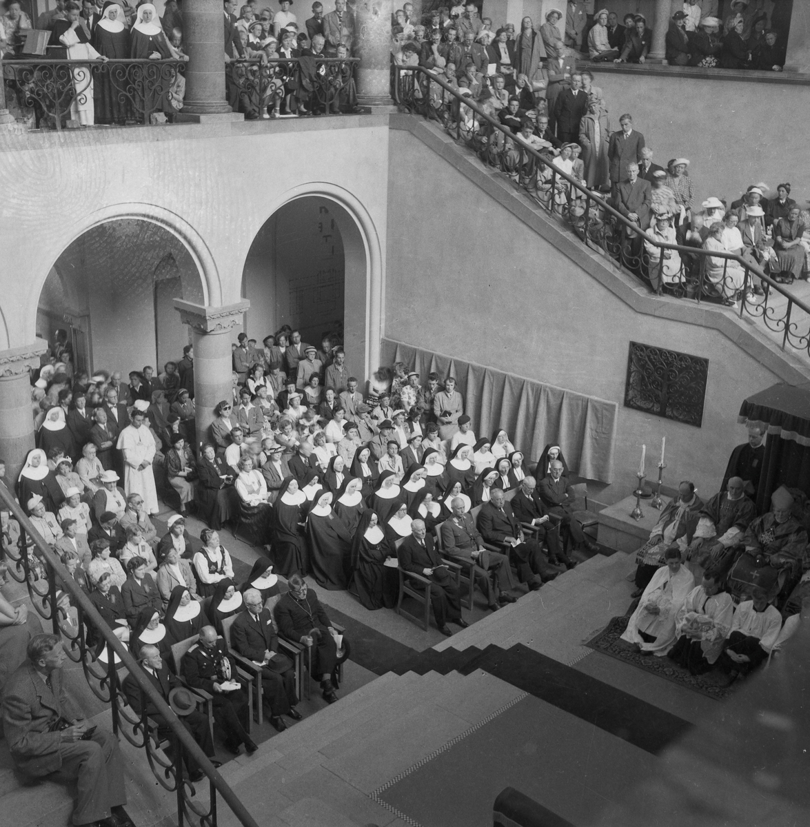 Kirkejubileet 1953. Katolsk gudstjeneste i Norges Tekniske Høyskoles aula