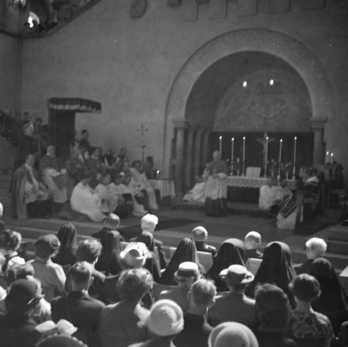 Kirkejubileet 1953. Katolsk gudstjeneste i Norges Tekniske Høyskoles aula