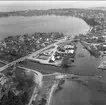 Karlsborg, Kanalholmen. Flygfoto. Göta kanal, strömmen, Rödesund samt Karlsborgsviken med Fästningen i bakgrunden. Endast neg finns.