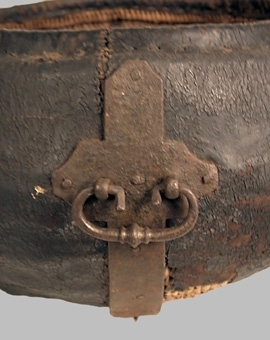 Enl liggare:
"Reskorg, rund, flätverk, beklädd med skinn, beslagen, mycket gammal (har troligen haft en lapp Skultorp)