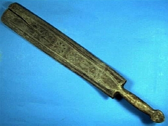 KLAPPTRÄ MED RIKLIG DEKOR. DEKOREN UTGÖRS BL.A. AV UDDSNITTSFRISER, KARVSNITTSROSETTER, RISTADE BLADMÖNSTER SAMT RUTMÖNSTER. MÄRKT "STIAD ÅR 1825".
INKÖPSPRIS 5 KR.


Neg.nr: 1983-0011
Sakord: KLAPPTRÄ
Tillverkningstid: 1825
Material: BJÖRK
Teknik: SKURET UDDSNITT KARVSNITT RISTAT
Mått: L=585  B=80  H=28
Vikt: